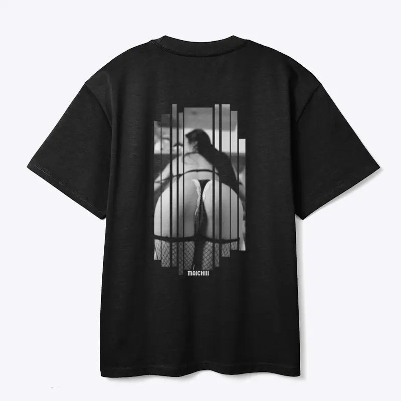 Mai Housewife Oversized Black Tee